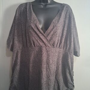 Maurices Womens Shirt 3X Elegant Gray Rose Floral Women's Top Vo--Neck Blouse